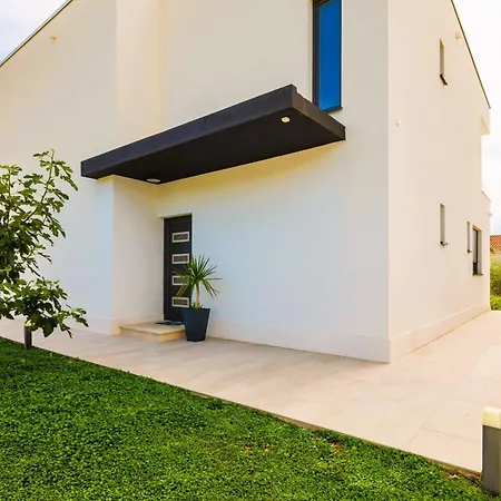 Biser Mora Villa