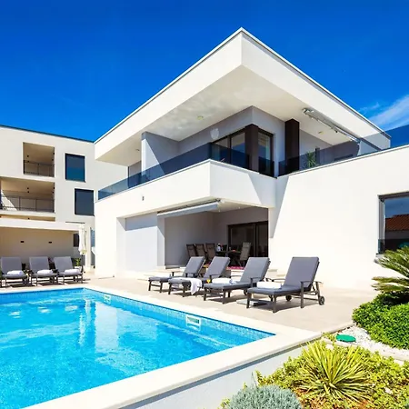 Villa Biser Mora *