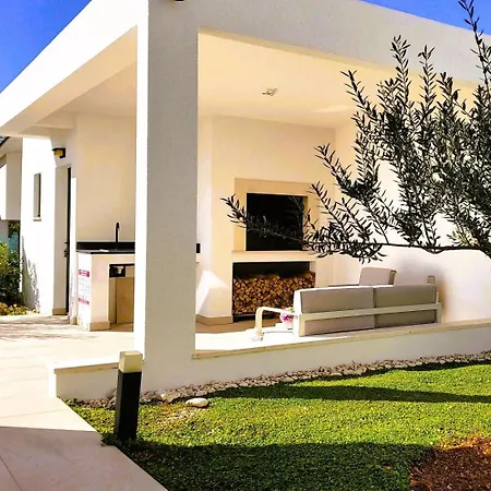Biser Mora Villa