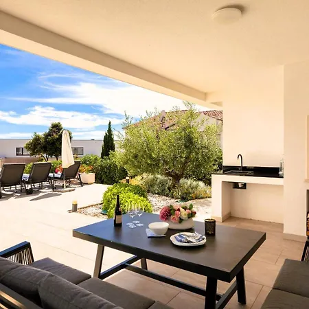 Villa Biser Mora *