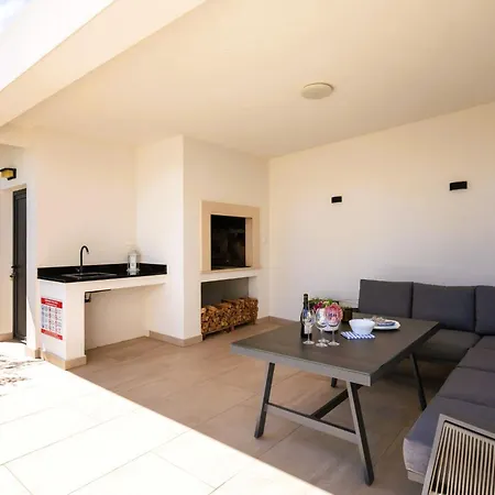 Villa Biser Mora *